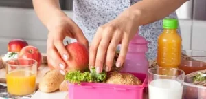 Çocuğunuzun beslenme çantası obezite riskini arttırabilir