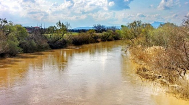 Ege Bölgesi’nin önemli tarımsal su kaynaklarından Gediz Nehri’nde kirlilik, 4. dereceye ulaştı