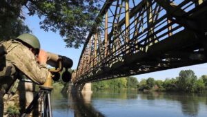 Yunanistan sınırında 11’i FETÖ mensubu 17 kişi yakalandı