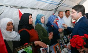 Adalet Bakanı Tunç: Diyarbakır annelerimizin mücadelesine her daim destek olacağız