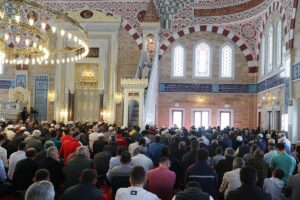 Prof. Dr. Ali Erbaş, “Zulme karşı Müslümanların tek yumruk olması lazım”