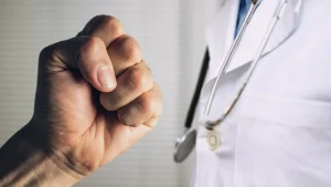 CHP Kocaeli Milletvekili Prof. Dr. Mühip Kanko, sağlıkta şiddet konusunu Meclis Genel Kuruluna taşıdı