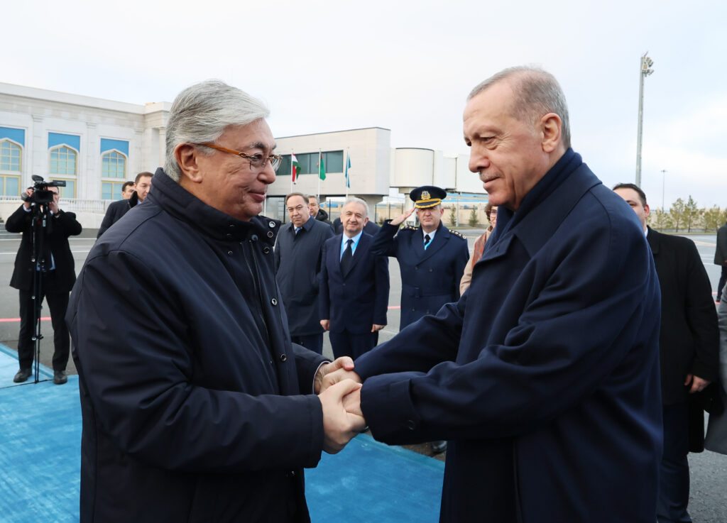 Cumhurbaşkanı Erdoğan, Kazakistan Cumhurbaşkanı Tokayev’e Togg hediye etti
