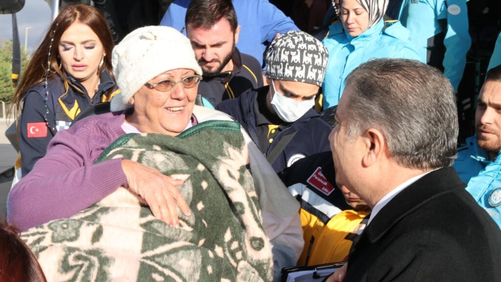 Bakan Koca: Gazze’den bir grup hastanın daha Türkiye’ye getirilmesi için çalışıyoruz