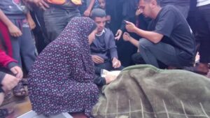 Filistinli kız, babasının cansız bedeninin başında haykırdı: Senin gibi güçlü olacağım