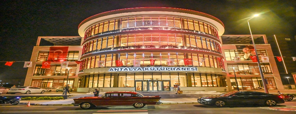 Akdeniz bölgesinin en büyüğü olan Antalya Kütüphanesi’nin resmi açılışı