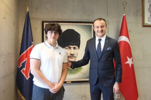 Lise öğrencisi Alperen Konukbay, işitme engelliler için geliştirdiği uygulama ile ‘Dünyanın En Etkili 100 Genci’ listesinde yer aldı