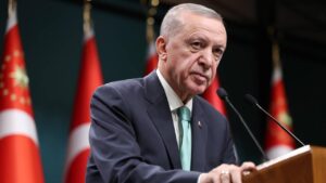 Cumhurbaşkanı Erdoğan: Teröristle aynı dili konuşan terörist gibi muamele görmekten kaçamaz