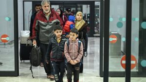 130 Türk vatandaşı ve aileleri Gazze’den Mısır’a geçiş yaptı