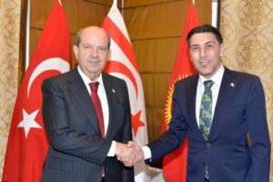 Cumhurbaşkanı Ersin Tatar, KKTC Bişkek Temsilcisi Mehmet Davulcu ile bir araya gelerek, değerlendirmelerde bulundu