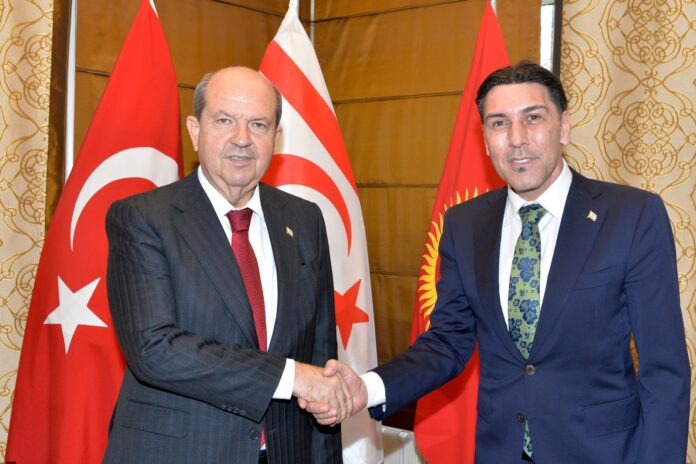 Cumhurbaşkanı Ersin Tatar, KKTC Bişkek Temsilcisi Mehmet Davulcu ile bir araya gelerek, değerlendirmelerde bulundu