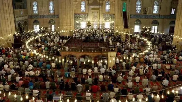 Cum’a hutbesinden sonra Türkçe dua!