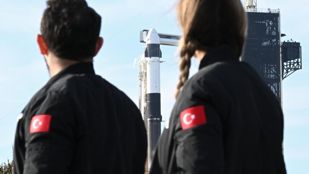 Uzay yolculuğu bugüne ertelendi