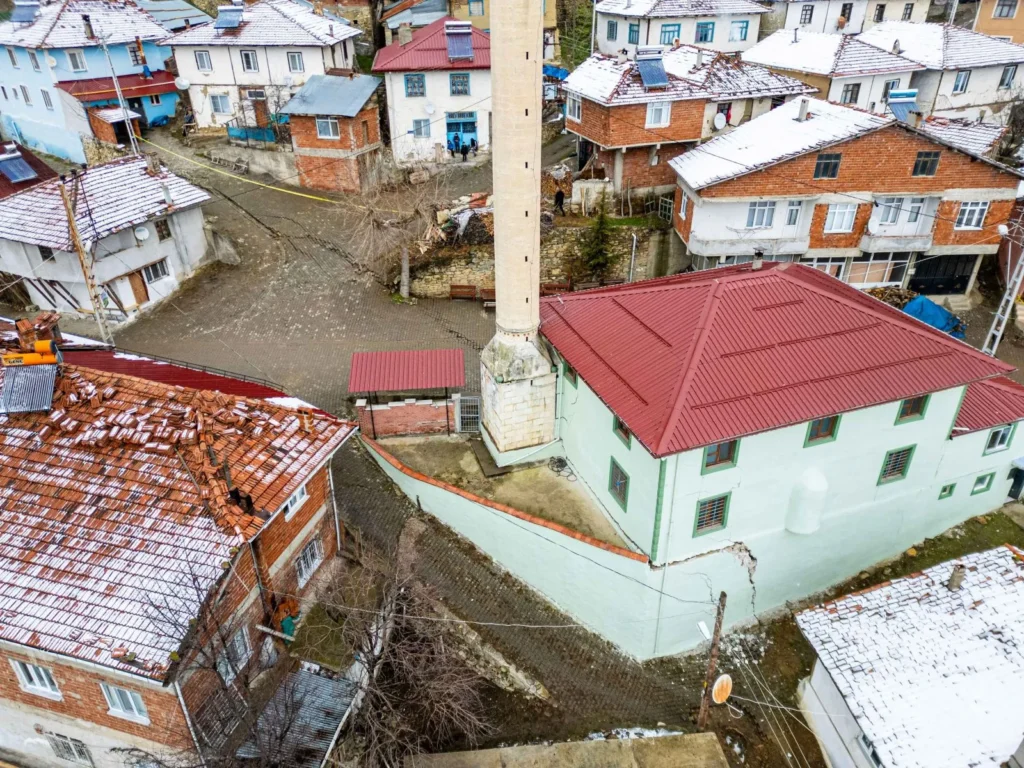 O köyde vatandaşlar diken üstünde!