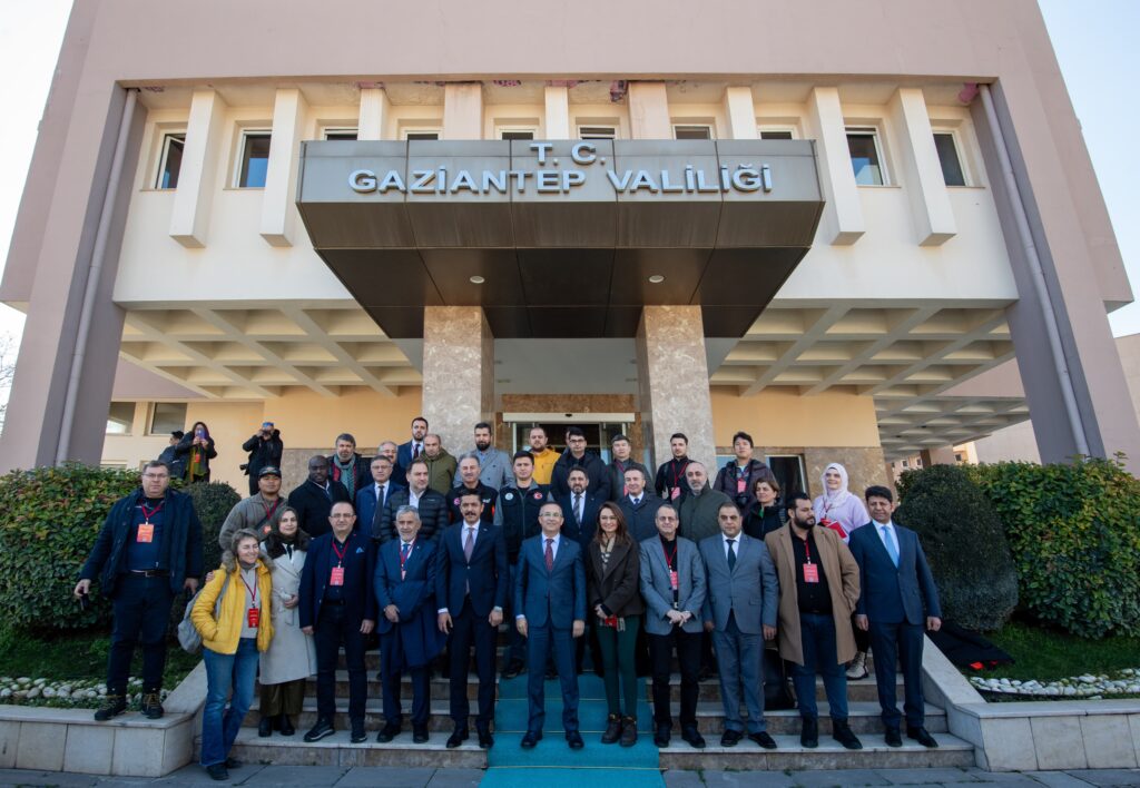 Medya mensupları Gaziantep’teki deprem bölgesi hakkında bilgilendirildi