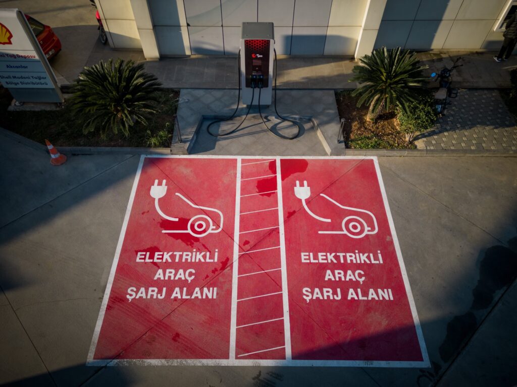 2 bin şirket filosu ENYAKIT’ın Elektrikli Taşıt Tanıma Sistemini kullanıyor
