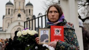 Aleksey Navalni’nin cenaze töreni: Moskova’da yoğun güvenlik önlemlerine rağmen binlerce kişi katıldı
