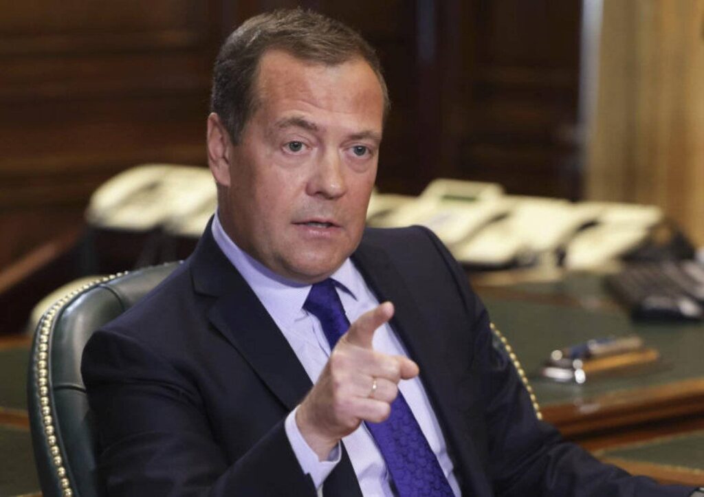 Medvedev: Rusya, ABD’nin Batı’daki donmuş rezervlerine el koymasına karşılık verebilir