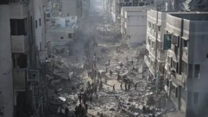 Gazzeli hattat, “Bu zor günler geçecek, Allah’ın izniyle zafer Gazze’nin olacak”