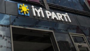 Ümit Özlale İyi Parti’den istifa etti