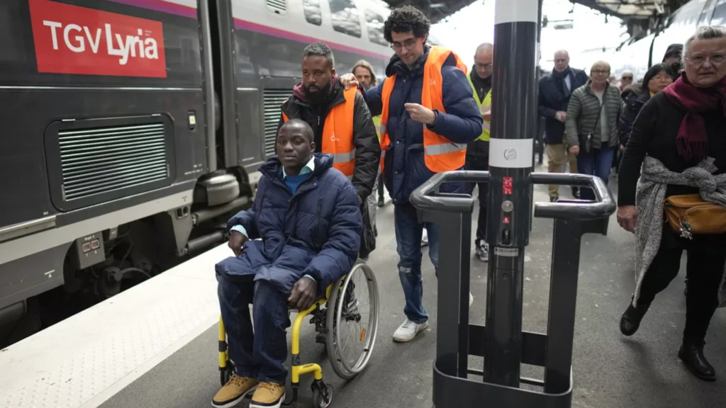 Paralimpik Olimpiyatlar: Paris’te metroların engellilere uygun olmaması tepki çekiyor