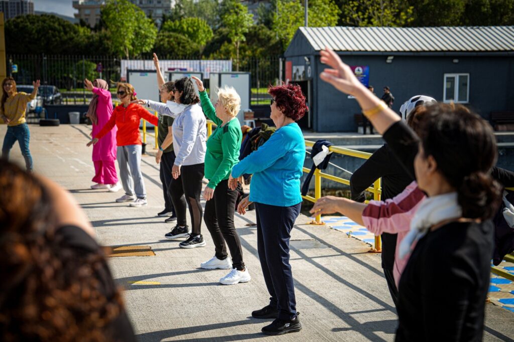 İstanbul Kartal’da vatandaşlar sabah sporunda buluşuyor 