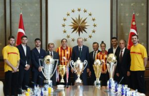 Cumhurbaşkanı Erdoğan, Galatasaray Spor Kulübü heyetini kabul etti