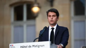 Fransa’da siyasi kriz: Başbakan istifa etti, Macron reddetti