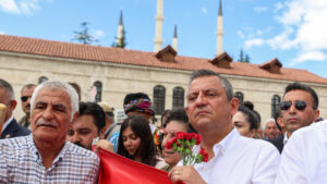 CHP Genel Başkanı Özgür Özel, Madımak Anmasına Katıldı