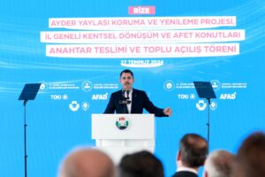 Bakan Kurum, “Yerel seçimlerden sonra sözünden dönenleri biliyoruz. Onlara cevabımızı; şu gömleğimizdeki terle, şu alnımızdaki terle vereceğiz”