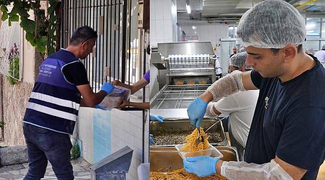 İzmir Büyükşehir’den yaşlı ve engellilere sıcak yemek