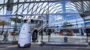 ABD’de otonom güvenlik robotları devriye gezmeye başladı