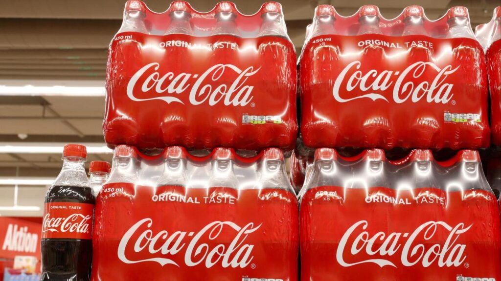 Coca-Cola satış hacminde ‘küçülüyor’