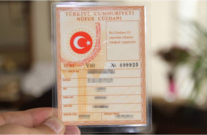 Türkiye’de hâlâ 6 milyon kişi eski kimlik kartını kullanıyor