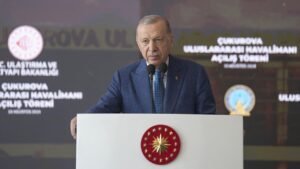 Cumhurbaşkanı Erdoğan’dan muhalefete tepki: Borçlara para yok, Paris’te müsrifliğe para çok