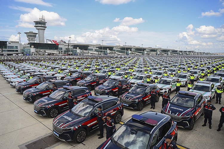 Jandarma ve Emniyet Teşkilatlarına 7 bin 204 yeni arac hizmete alındı