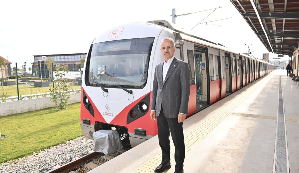 Ulaştırma ve Altyapı Bakanı Uraloğlu, “Demiryolları ile 8 ayda Türkiye nüfusunun iki katı yolcu taşındı”
