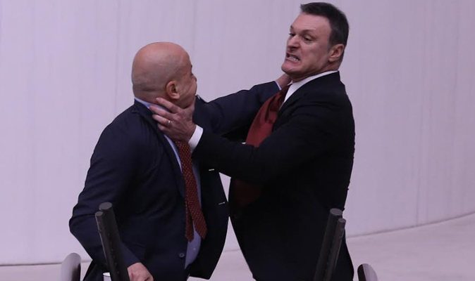 AK Partili Alpay Özalan’ın istifa eden danışmanından Alpay Özalan!