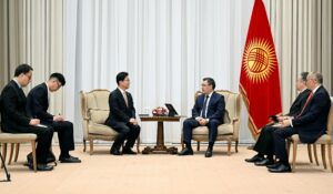 Kırgızistan Cumhurbaşkanı Caparov, Kore’nin Kırgızistan’daki yeni Büyükelçisi Kim Gwangjae’yi kabul etti