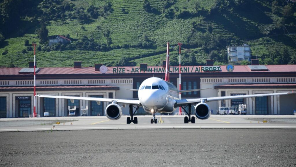 Ulaştırma ve Altyapı Bakanı Uraloğlu, Rize-Artvin Havalimanı’nı 2.3 milyon yolcu kullandı