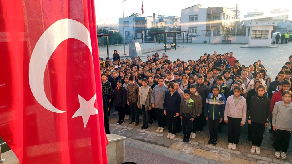 Okullarda bugün şehitlerimiz için saygı duruşunda bulunulacak