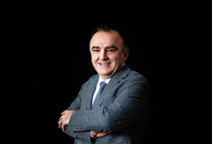 Yaklaşık 40 yıldır yurtdışında başarılı olan Türk iş insanı Ethem Emre ve Türk Ticaret Merkezi