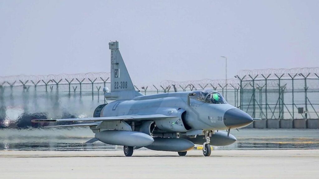 Azerbaycan’ın JF-17 talebi: Türkiye kilit rol oynayabilir
