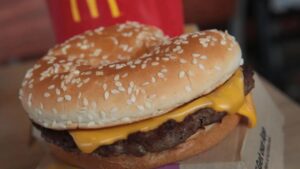 ABD’de McDonald’s burgerleri E. Coli salgınına neden oldu