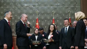 Cumhurbaşkanı Erdoğan, “Devlet yönetiminde rehber ve pusulalarının “İnsanı yaşat ki devlet yaşasın” ilkesi”