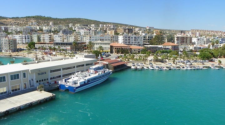 Mersin’in küçük liman kasabası Taşucu Lübnan’dan kaçanlar için geçiş noktası oldu