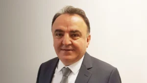 Yurtdışında başarılı olan Türklerin öncüsü: Ethem Emre, çeşitli sorunlara çareler buluyor