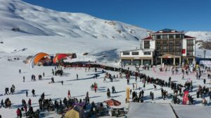 Gençlik ve Spor Bakanı Bak, gençleri Hakkari’ye davet etti