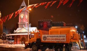 Kayseri Büyükşehir Belediyesi, kış aylarında da halkın sağlıklı ve güvenli bir şekilde ulaşımını sağlıyor