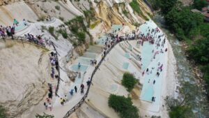 Karadeniz’in gizli cenneti Giresun’un doğa harikası Dereli Kuzalan-Göksu Travertenleri ziyaretçilerin ilgisi çekiyor